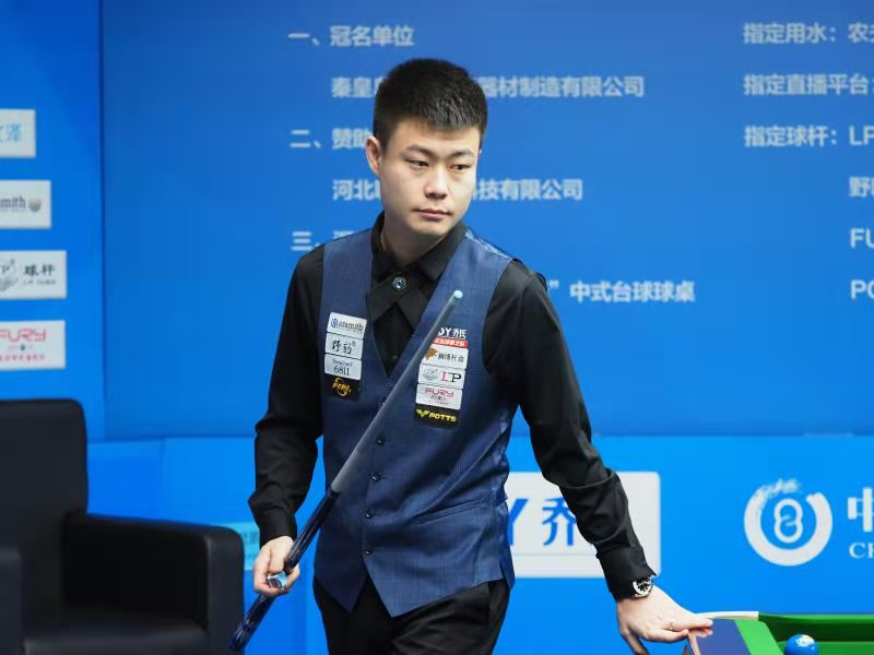 的一名中场 的一名中场