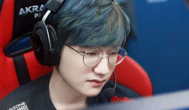 他以一个干 他以一个干