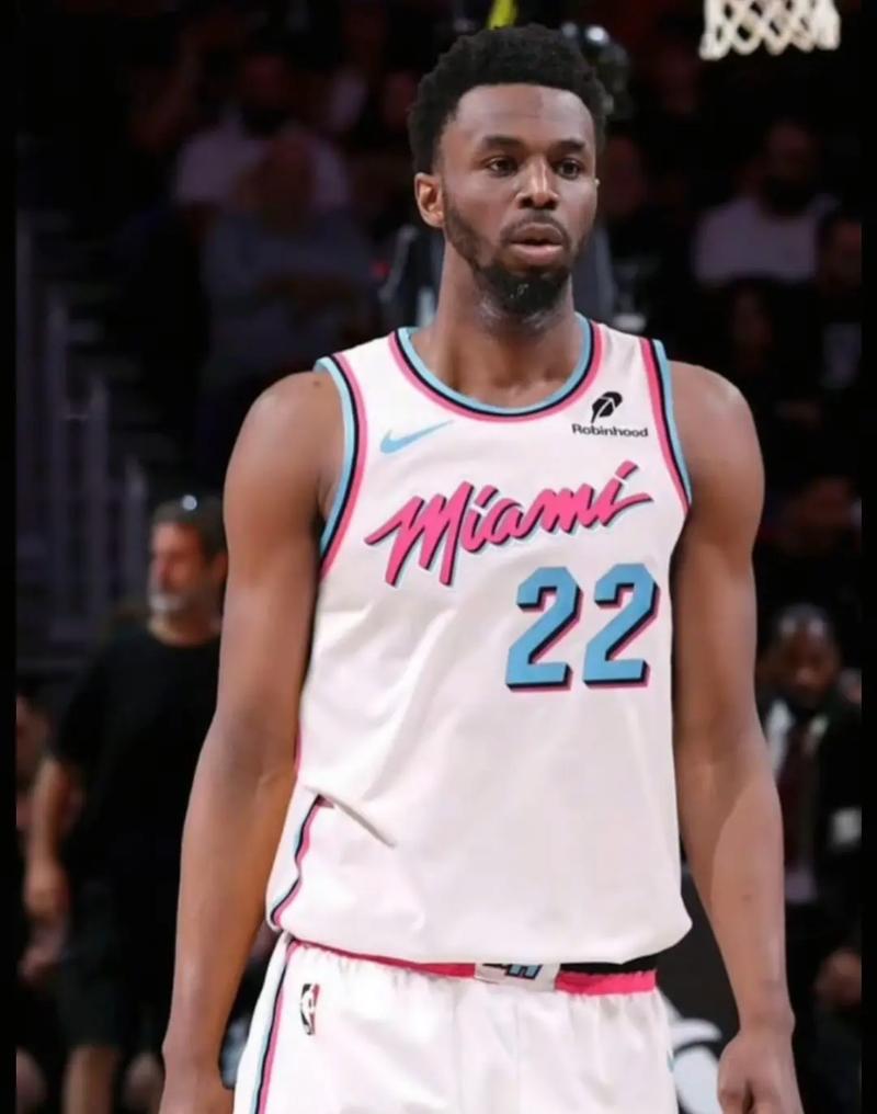 他从板凳出 他从板凳出